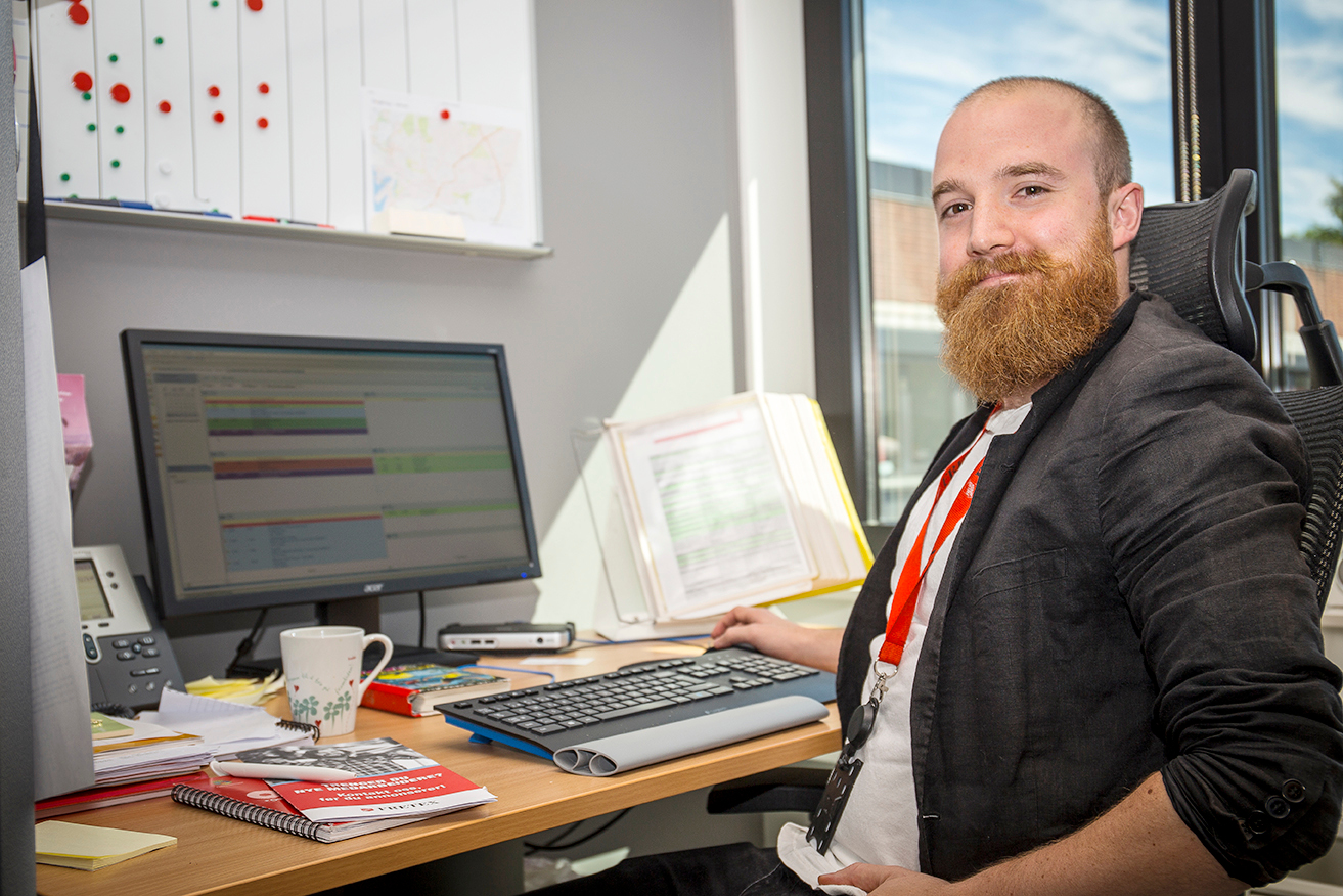 Alexander Blücker-Eriksen jobber med prosjekter i Fretex 